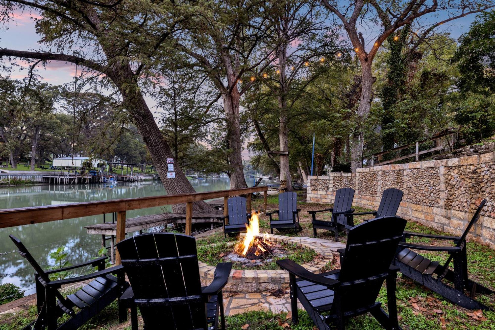 Luxury Lakefront Oasis With Boat Dock-Firepit McQueeney Buitenkant foto