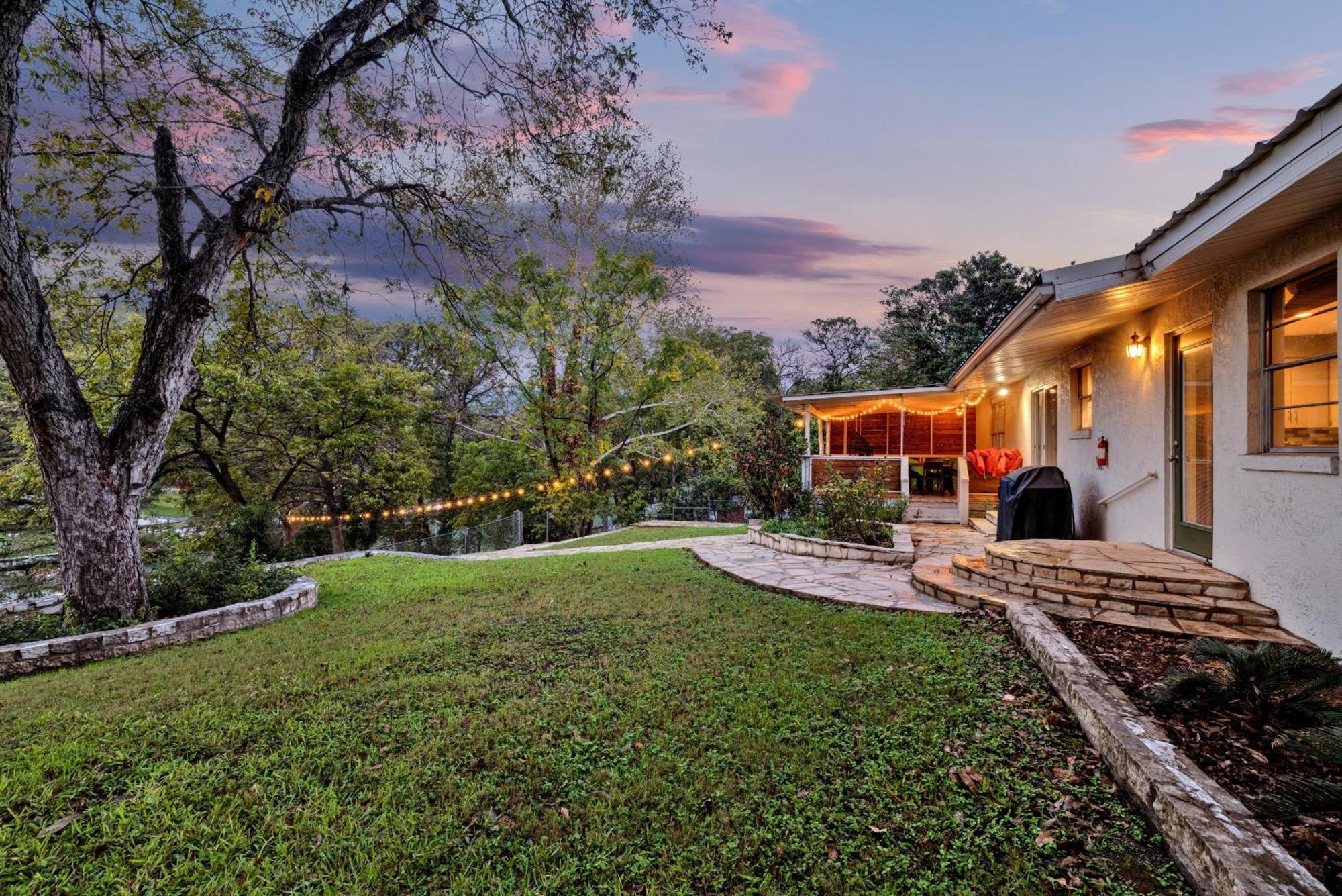 Luxury Lakefront Oasis With Boat Dock-Firepit McQueeney Buitenkant foto
